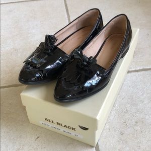 Black patent leather kilty loafer